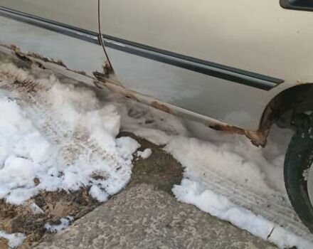 Бежевый Дэу Нексия, объемом двигателя 1.5 л и пробегом 260 тыс. км за 600 $, фото 4 на Automoto.ua