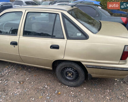 Бежевый Дэу Нексия, объемом двигателя 1.5 л и пробегом 308 тыс. км за 2100 $, фото 2 на Automoto.ua