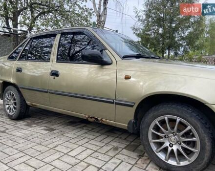 Бежевый Дэу Нексия, объемом двигателя 0 л и пробегом 82 тыс. км за 2000 $, фото 1 на Automoto.ua