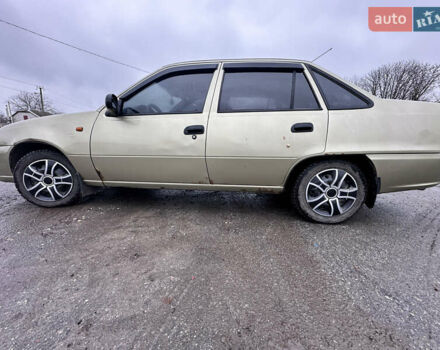 Бежевый Дэу Нексия, объемом двигателя 1.5 л и пробегом 254 тыс. км за 1950 $, фото 9 на Automoto.ua