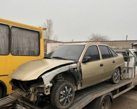 Бежевый Дэу Нексия, объемом двигателя 0 л и пробегом 200 тыс. км за 900 $, фото 2 на Automoto.ua