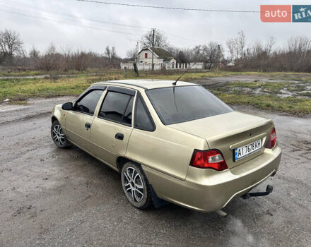 Бежевый Дэу Нексия, объемом двигателя 1.5 л и пробегом 254 тыс. км за 1950 $, фото 4 на Automoto.ua