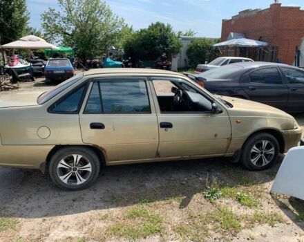 Бежевый Дэу Нексия, объемом двигателя 1.5 л и пробегом 280 тыс. км за 900 $, фото 1 на Automoto.ua