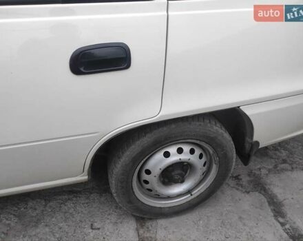 Бежевый Дэу Нексия, объемом двигателя 0 л и пробегом 90 тыс. км за 2800 $, фото 5 на Automoto.ua