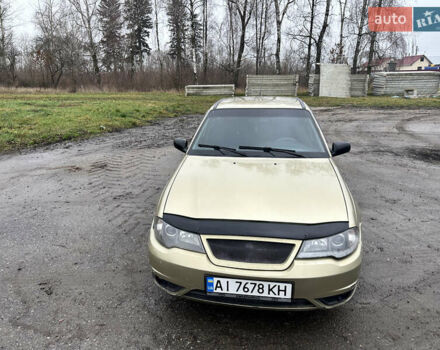 Бежевый Дэу Нексия, объемом двигателя 1.5 л и пробегом 254 тыс. км за 1950 $, фото 2 на Automoto.ua