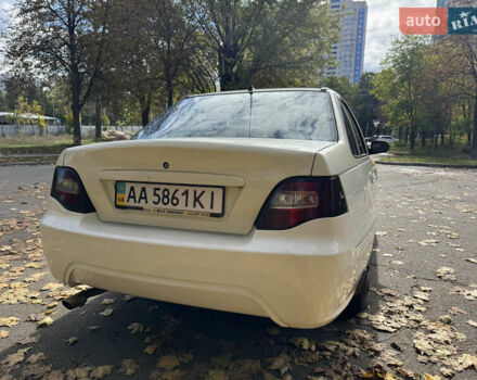 Бежевий Деу Нексія, об'ємом двигуна 1.5 л та пробігом 200 тис. км за 1500 $, фото 4 на Automoto.ua