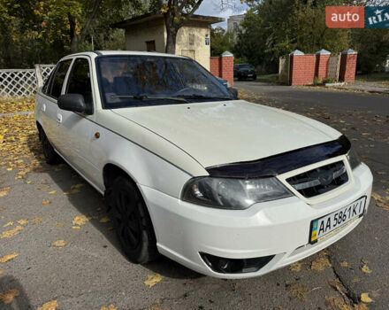 Бежевий Деу Нексія, об'ємом двигуна 1.5 л та пробігом 200 тис. км за 1500 $, фото 2 на Automoto.ua