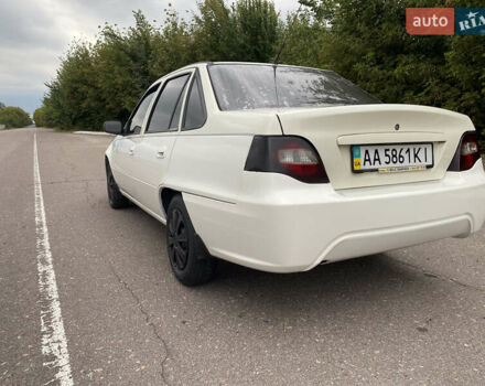 Бежевый Дэу Нексия, объемом двигателя 1.5 л и пробегом 250 тыс. км за 1850 $, фото 3 на Automoto.ua