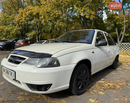 Бежевий Деу Нексія, об'ємом двигуна 1.5 л та пробігом 200 тис. км за 1500 $, фото 7 на Automoto.ua