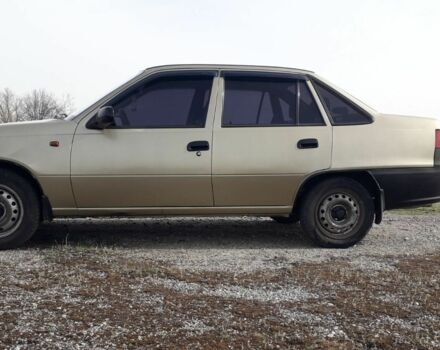 Бежевий Деу Нексія, об'ємом двигуна 1.5 л та пробігом 200 тис. км за 2000 $, фото 5 на Automoto.ua