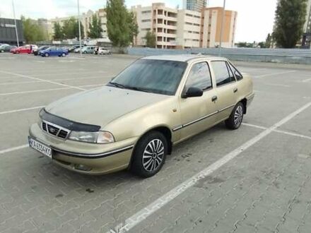 Бежевый Дэу Нексия, объемом двигателя 1.5 л и пробегом 230 тыс. км за 500 $, фото 1 на Automoto.ua