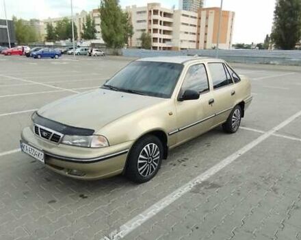 Бежевый Дэу Нексия, объемом двигателя 1.5 л и пробегом 230 тыс. км за 500 $, фото 1 на Automoto.ua