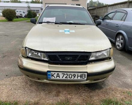 Бежевый Дэу Нексия, объемом двигателя 1.5 л и пробегом 350 тыс. км за 400 $, фото 1 на Automoto.ua