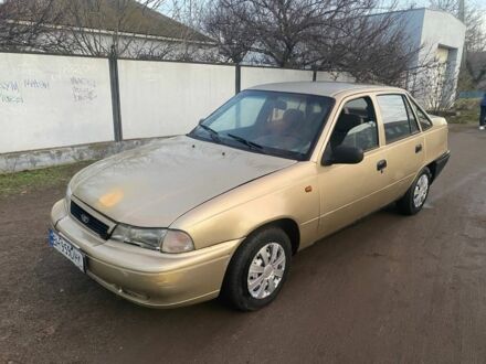 Бежевый Дэу Нексия, объемом двигателя 1.5 л и пробегом 200 тыс. км за 950 $, фото 1 на Automoto.ua