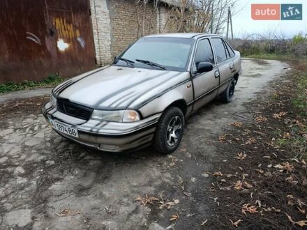 Бежевый Дэу Нексия, объемом двигателя 1.5 л и пробегом 277 тыс. км за 1000 $, фото 1 на Automoto.ua