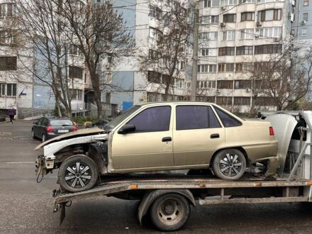 Бежевый Дэу Нексия, объемом двигателя 0 л и пробегом 200 тыс. км за 900 $, фото 1 на Automoto.ua