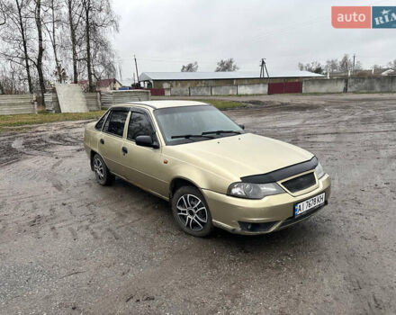 Бежевый Дэу Нексия, объемом двигателя 1.5 л и пробегом 254 тыс. км за 1950 $, фото 1 на Automoto.ua