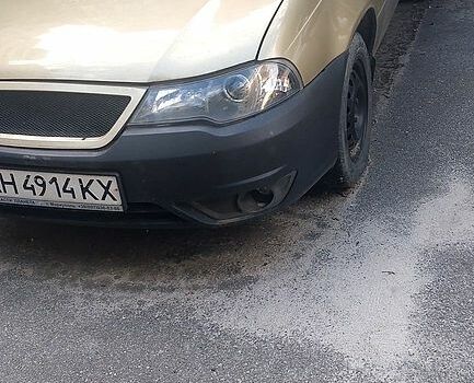 Бежевый Дэу Нексия, объемом двигателя 1.5 л и пробегом 204 тыс. км за 920 $, фото 1 на Automoto.ua