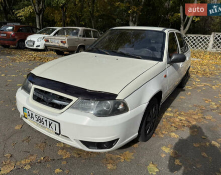 Бежевий Деу Нексія, об'ємом двигуна 1.5 л та пробігом 200 тис. км за 1500 $, фото 1 на Automoto.ua