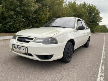 Дэу Нексия 2010 в Белой Церкве на Automoto.ua Бежевый Дэу Нексия, объемом двигателя 1.5 л и пробегом 250 тыс. км за 1850 $, фото 1 на Automoto.ua