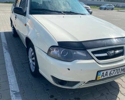 Бежевый Дэу Нексия, объемом двигателя 1.5 л и пробегом 140 тыс. км за 1500 $, фото 1 на Automoto.ua