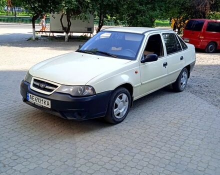 Бежевый Дэу Нексия, объемом двигателя 1.5 л и пробегом 225 тыс. км за 980 $, фото 1 на Automoto.ua