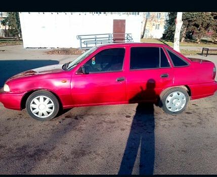 Красный Дэу Нексия, объемом двигателя 1.5 л и пробегом 200 тыс. км за 1200 $, фото 1 на Automoto.ua