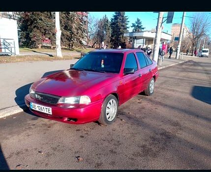 Красный Дэу Нексия, объемом двигателя 1.5 л и пробегом 200 тыс. км за 1200 $, фото 1 на Automoto.ua