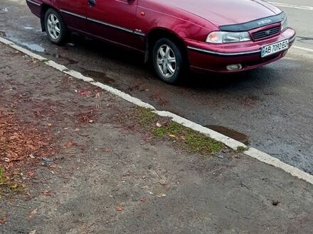 Червоний Деу Нексія, об'ємом двигуна 1.5 л та пробігом 300 тис. км за 1350 $, фото 1 на Automoto.ua