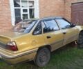 Желтый Дэу Нексия, объемом двигателя 1.6 л и пробегом 200 тыс. км за 600 $, фото 1 на Automoto.ua