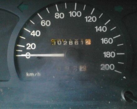 Желтый Дэу Нексия, объемом двигателя 1.5 л и пробегом 300 тыс. км за 1500 $, фото 15 на Automoto.ua