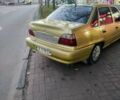 Желтый Дэу Нексия, объемом двигателя 1.5 л и пробегом 289 тыс. км за 1100 $, фото 3 на Automoto.ua