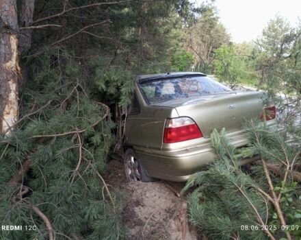 Жовтий Деу Нексія, об'ємом двигуна 1.5 л та пробігом 180 тис. км за 700 $, фото 4 на Automoto.ua