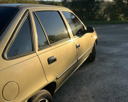 Желтый Дэу Нексия, объемом двигателя 1.5 л и пробегом 112 тыс. км за 2300 $, фото 41 на Automoto.ua