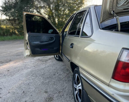 Желтый Дэу Нексия, объемом двигателя 1.5 л и пробегом 112 тыс. км за 2300 $, фото 5 на Automoto.ua