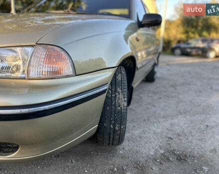 Желтый Дэу Нексия, объемом двигателя 1.5 л и пробегом 112 тыс. км за 2300 $, фото 6 на Automoto.ua