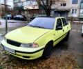 Желтый Дэу Нексия, объемом двигателя 1.5 л и пробегом 199 тыс. км за 2400 $, фото 1 на Automoto.ua