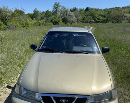 Желтый Дэу Нексия, объемом двигателя 1.5 л и пробегом 158 тыс. км за 1900 $, фото 2 на Automoto.ua