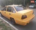 Желтый Дэу Нексия, объемом двигателя 1.5 л и пробегом 245 тыс. км за 1200 $, фото 2 на Automoto.ua