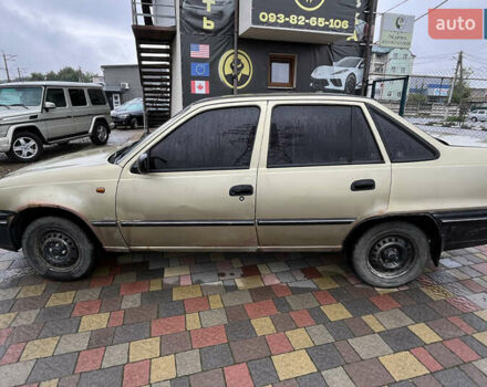 Жовтий Деу Нексія, об'ємом двигуна 1.5 л та пробігом 450 тис. км за 1500 $, фото 3 на Automoto.ua
