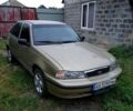 Желтый Дэу Нексия, объемом двигателя 1.5 л и пробегом 100 тыс. км за 1555 $, фото 1 на Automoto.ua