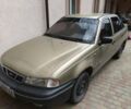 Желтый Дэу Нексия, объемом двигателя 1.5 л и пробегом 450 тыс. км за 950 $, фото 1 на Automoto.ua