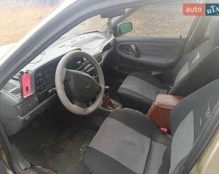 Желтый Дэу Нексия, объемом двигателя 1.5 л и пробегом 162 тыс. км за 1400 $, фото 3 на Automoto.ua