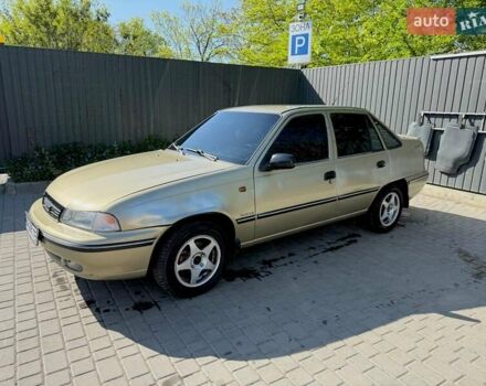 Желтый Дэу Нексия, объемом двигателя 1.5 л и пробегом 170 тыс. км за 1400 $, фото 2 на Automoto.ua