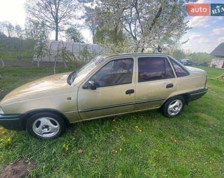 Желтый Дэу Нексия, объемом двигателя 1.5 л и пробегом 470 тыс. км за 1300 $, фото 2 на Automoto.ua