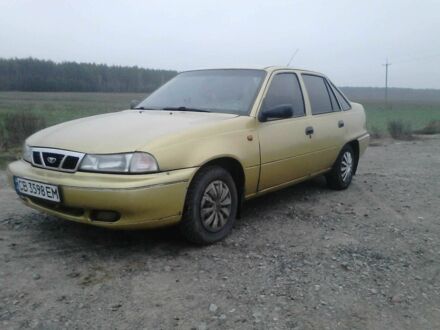 Желтый Дэу Нексия, объемом двигателя 1.5 л и пробегом 300 тыс. км за 1500 $, фото 1 на Automoto.ua