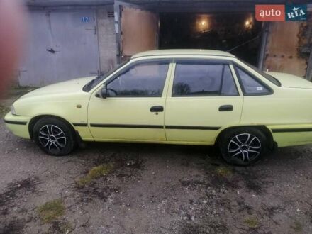 Деу Нексія 2006 у Кривому Розі на Automoto.ua Жовтий Деу Нексія, об'ємом двигуна 1.5 л та пробігом 160 тис. км за 2000 $, фото 1 на Automoto.ua