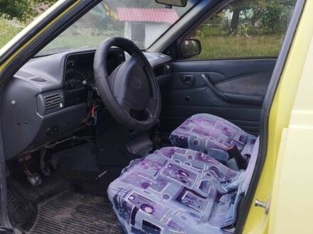 Желтый Дэу Нексия, объемом двигателя 1.5 л и пробегом 39 тыс. км за 1000 $, фото 1 на Automoto.ua