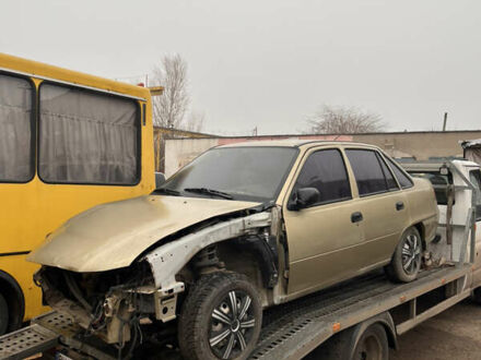 Жовтий Деу Нексія, об'ємом двигуна 1.5 л та пробігом 200 тис. км за 799 $, фото 1 на Automoto.ua