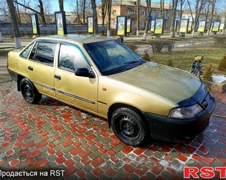 Желтый Дэу Нексия, объемом двигателя 1.5 л и пробегом 200 тыс. км за 1100 $, фото 1 на Automoto.ua